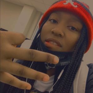 Meet your Posher, Nia